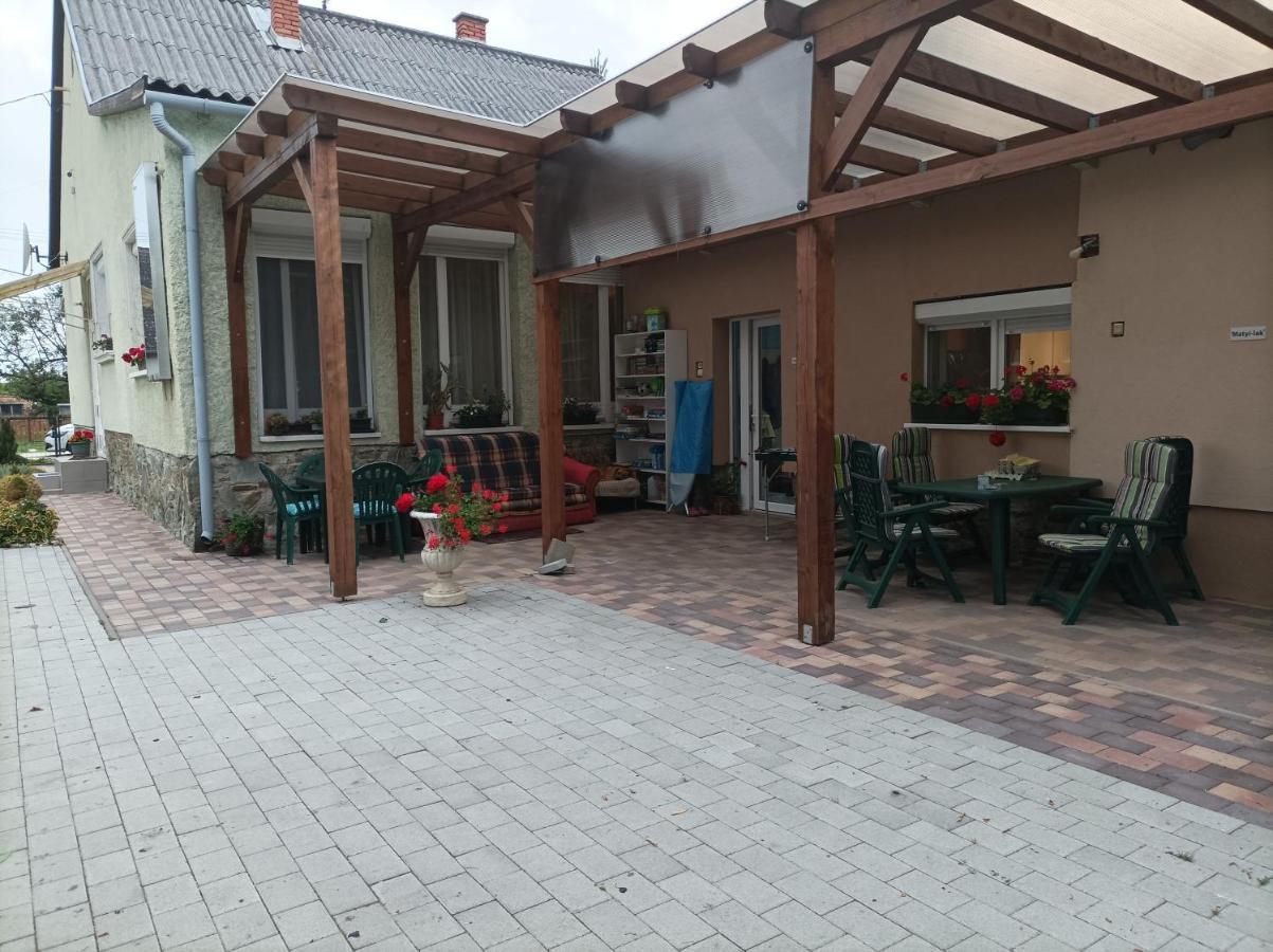 Csilla Apartman Balogunyom Exterior photo
